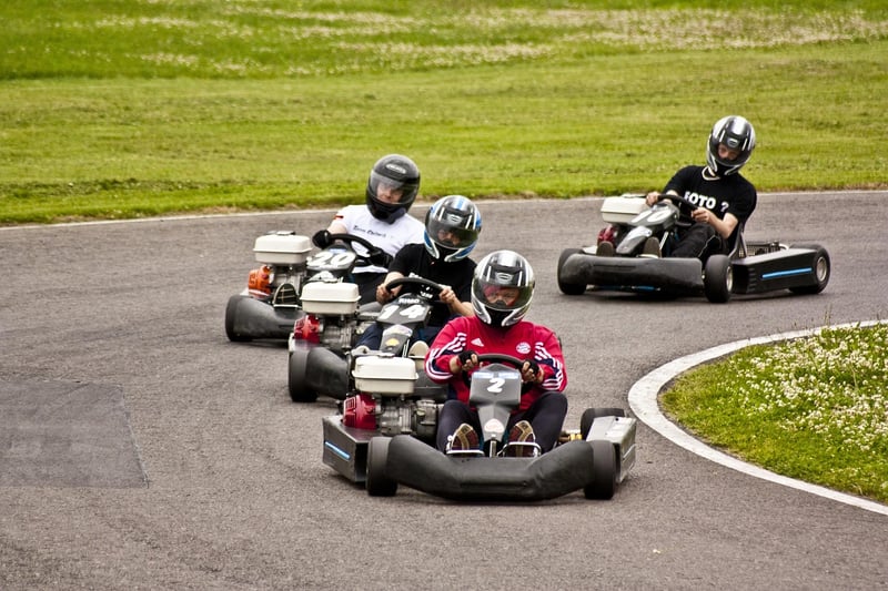 Les équipements de sécurité indispensables pour le karting en 2026 : ne les oubliez pas !