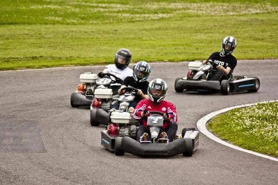 Les équipements de sécurité indispensables pour le karting en 2026 : ne les oubliez pas !